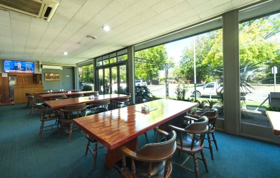 FREEHOLD - Vendor Terms Available - Golden Leaf Motel, Myrtleford VIC - 1P0584