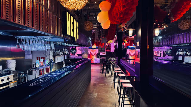 Heroes Bar