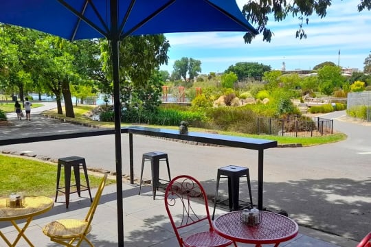 LEASEHOLD - Gardens Lake Cafe, Ararat VIC - 1P0617