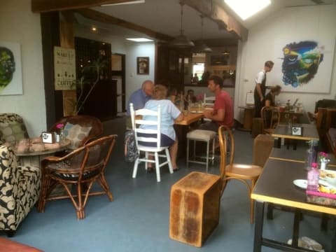 THE EATERY ON JONSON –  CAFÉ / BAR / BISTRO