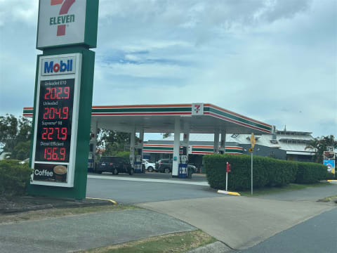 7 ELEVEN PETROL STATION, CARWASH & CONVENIENCE STORE FOR SALE
