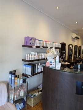 Spacious Hair Salon with Beauty Room in Prime Doncaster East Location