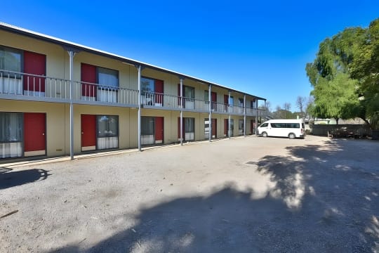 24 - ROOM REGIONAL MOTEL - NSW