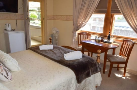 CAFE & ACCOMMODATION - NORTHERN TABLELANDS