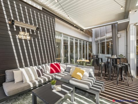 Pizza & Cocktails with a View – Your Sea-Change Starts Here!