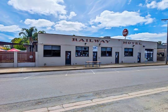 Murray River One Pub Town - Railway Hotel, Strathmerton Vic