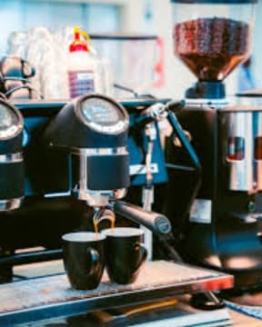 High-Traffic Shopping Centre Turnkey Café — Exceptional Value