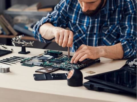Earn $120K Profit in a Fully Equipped Tech Repair Store - Sydney West