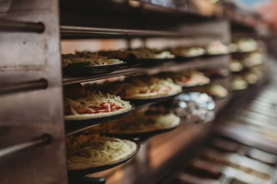 Thriving Pizza Restaurant & Takeaway - Prime Echuca Location