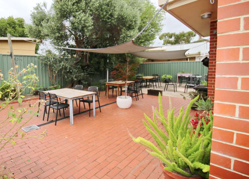 FULLY LICENSED CAFE, HEAVY TOURIST AREA IN HEYFIELD.