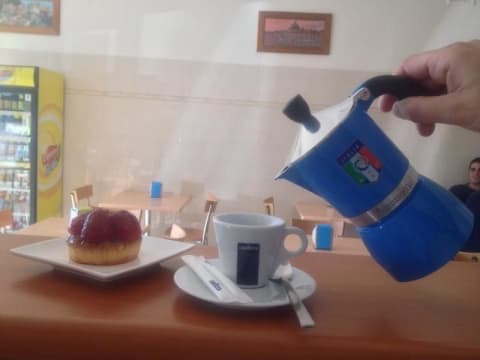 Italian Bakery/Cafe' in prominent position