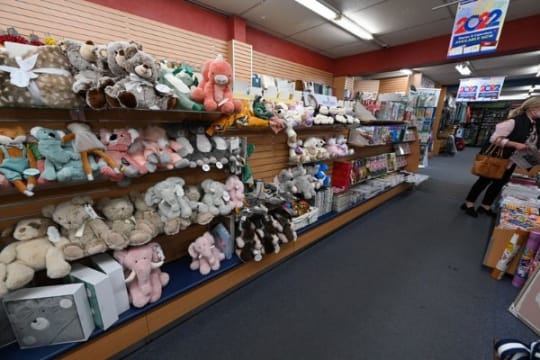 Benalla Cards, Gifts, News etc (DWIWN2117)