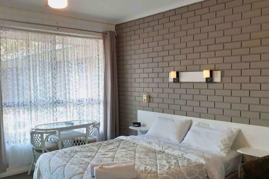BIRCH MOTEL