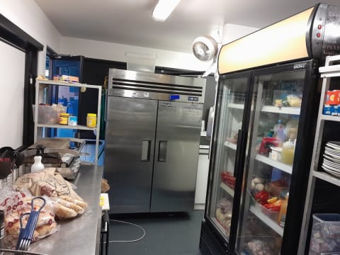 Busy Lakeside Cafe in a Popular Tourist Location – Ararat, Victoria