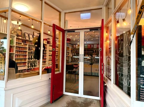 UNDER CONTRACT - King Valley Popcorn Cafe & Ice Creamery, Glenrowan - 1P0571