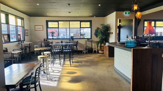 Award-Winning Farmers Arms Hotel – Creswick