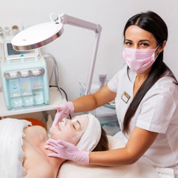 Price Drop. Melbourne Beauty, Hair & Nail RTO/CRICOS. (REF: 1569M)