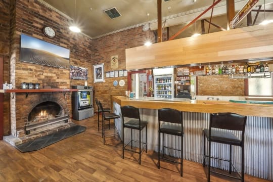 FREEHOLD - Devenish Railway Hotel VIC - 1P0552