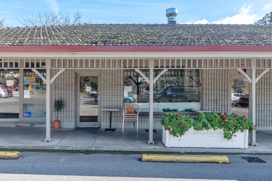 CASUAL AND ADAPTABLE ADELAIDE HILLS RESTAURANT/CAFE
