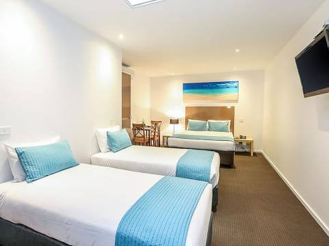 PRESTIGE LOCATION AND ACCOMODATION IN THRIVING VICTORIA’S SECOND LARGEST CITY - 2876MF