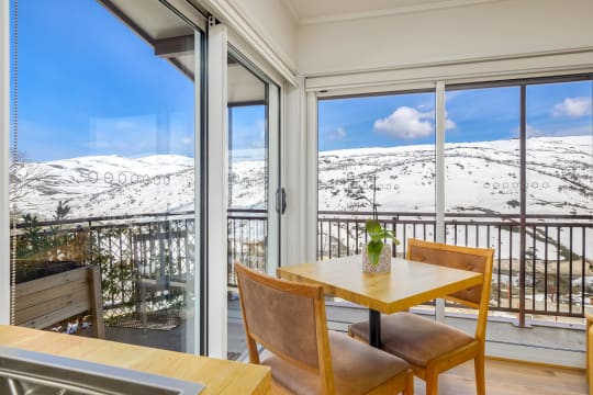 Refurbished Snowy Mountains Inn - Guthega Inn, Kosciuszko National Park