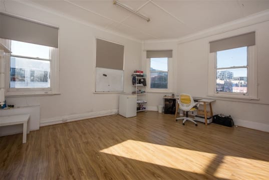 FABULOUS CAFE IN PRIME LOCATION, RICHMOND - CHEAP RENT INCLUDING UPSTAIRS RESIDE