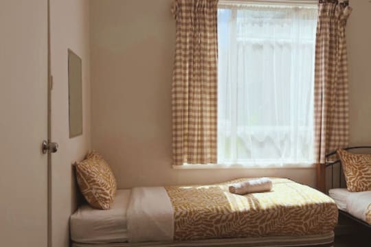 UNDER OFFER - Court House Hotel, Jamieson