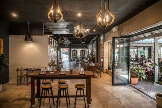 WELL-PRESENTED FREMANTLE VENUE WITH HIGH VALUE FIT-OUT