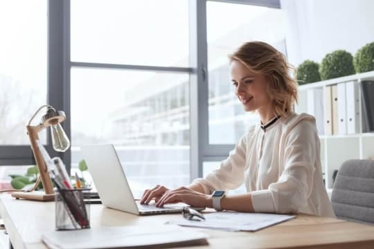 SH00215 - ESTABLISHED WOMEN'S ONLINE FASHION LABEL