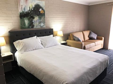 Freehold Motel Including Fully Furnished 4 Bedroom House