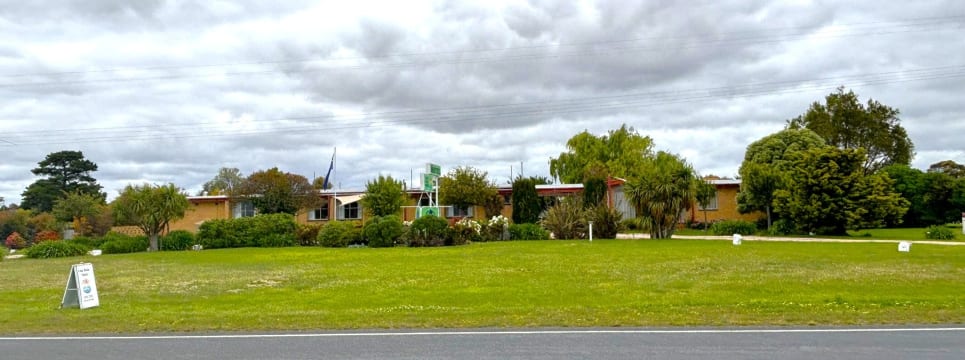 FREEHOLD GOING CONCERN - Lake Bolac Motel - 1P0565