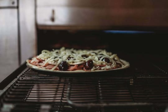 Thriving Pizza Restaurant & Takeaway - Prime Echuca Location