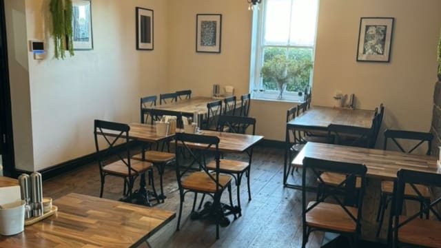 High-Exposure Waterfront Café with Growth Potential