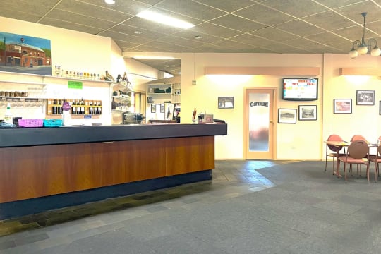 LEASEHOLD - Royal Mail Hotel, Mooroopna VIC - 1P0268