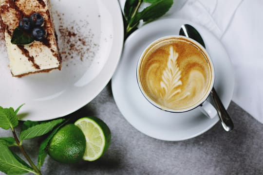 Long-Established Café in Prime Croydon Location – Massive Indoor & Outdoor Capacity [2609281]