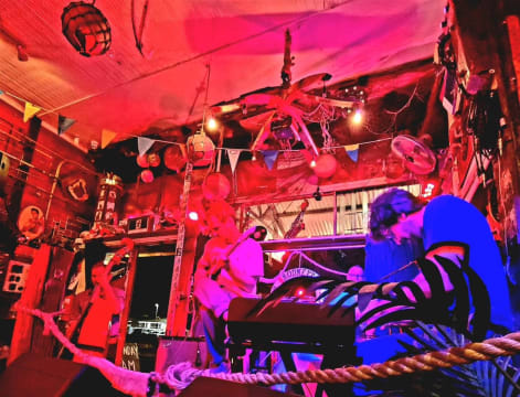 POPULAR LOCAL BAR IN WEALTHY SUBURB