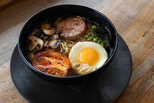 Iconic Inner North East Cafe taking $25,000 p/w (Our Ref: V2114)