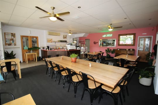 FULLY LICENSED CAFE, HEAVY TOURIST AREA IN HEYFIELD.