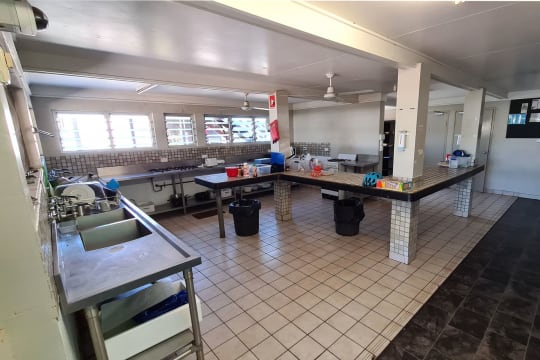 Coastal Caravan Park - island views and is just a short stroll to the town centre and beachfront