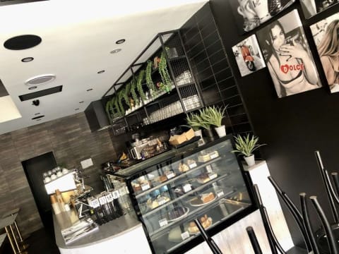 Step into Wollongong's favourite dessert bar and start earning from day one!