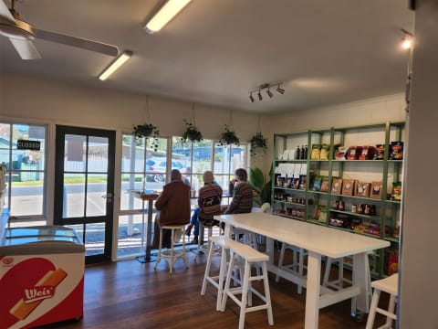 PRICE DROP! Get in for summer! WIWO Newly renovated Cafe RYE Mornington Peninsula