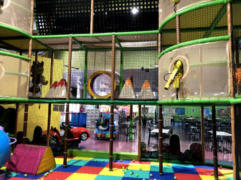 Lollipops Playland and Cafe Springwood Indoor Playcentre / Playground