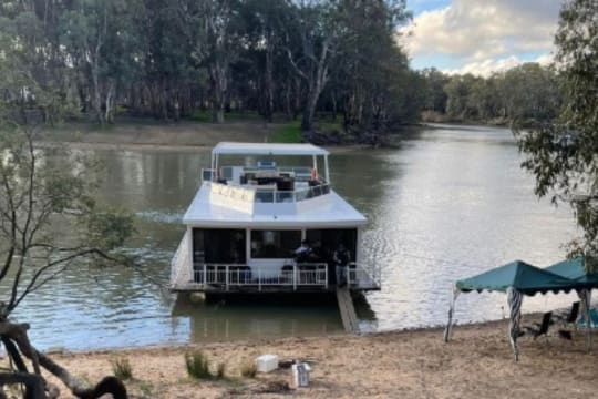 Luxury on the Murray Houseboats
