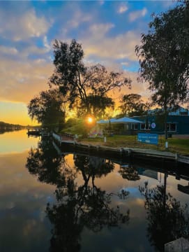Waterfront Licensed Café  – Freehold & Business Opportunity