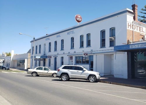 AN AMAZING FREEHOLD HOTEL OPPORTUNITY AWAITS - 109HF