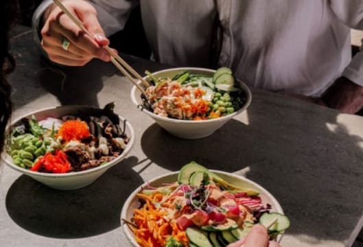 Prime Located Fresh Food Takeaway Opportunity Hugh potential! (Our Ref: V2109)