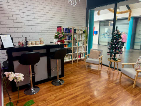 Hair & Beauty Salon + Freehold - Coolbellup Shopping Centre