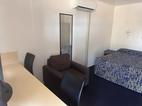 15 ROOM FREEHOLD MONEY MAKER - 2871MF