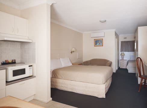 DUAL LEASEHOLD MOTEL OPPORTUNITY, NAROOMA NSW - 961ML