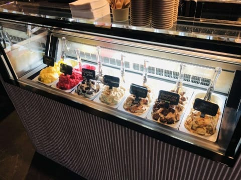 Step into Wollongong's favourite dessert bar and start earning from day one!